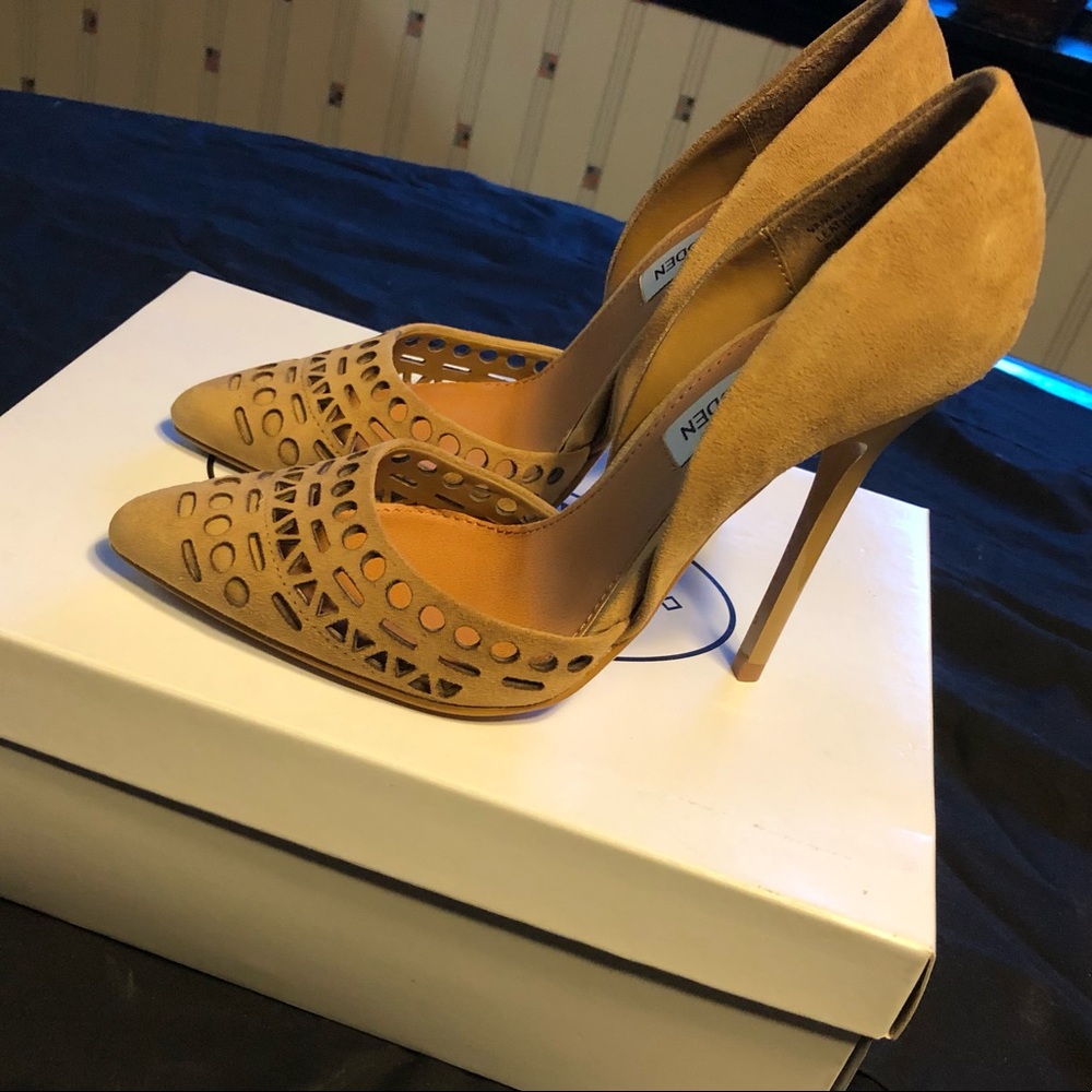 Suede Pumps!